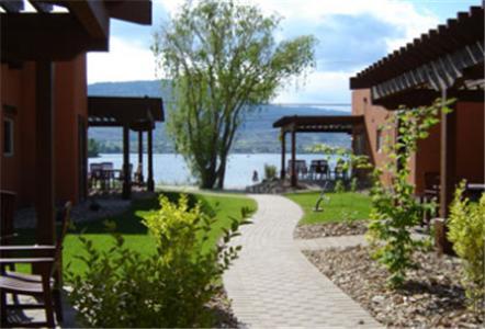 Village On The Lake Osoyoos Exterior photo